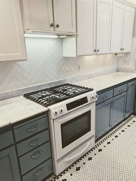 Herringbone white subway tile gray grout. Herringbone tile backsplash in white 3X12 tiles with light ...