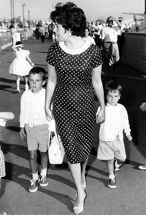 Elizabeth Taylor With Sons Photo Print 8 X 10 Ebay Hollywood Cinema