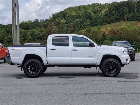 Pre Owned 2014 Toyota Tacoma Base 4wd Crew Cab Pickup