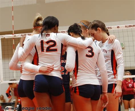 Auburn Volleyball Beats Alabama Takes Top Spot In Sec West Standings