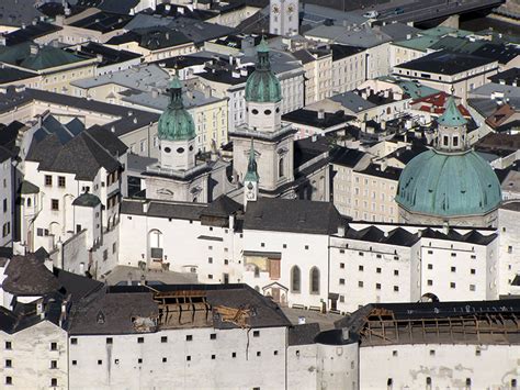 Wie der kommandant der salzburger berufsfeuerwehr, reinhold ortler, gegenüber salzburg.orf.at schilderte, habe der neuerliche sturm nunmehr weitere rund 200 quadratmeter dachblechfläche. Festung: 100.000 Euro Schaden nach Sturm - salzburg.ORF.at