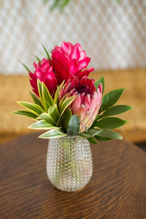 Pin by Dayana on flowers decor | Tropical flower arrangements, Tropical