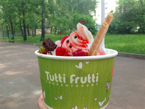 How Frozen Yogurt Shops Are Designed To Get You To Spend More Money