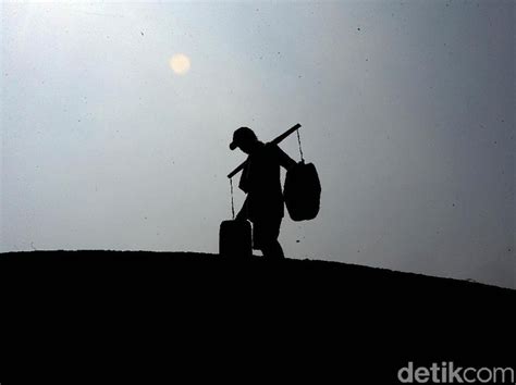 Doa agar dagangan laris banyak pembeli termasuk dalam doa lancar usaha atau doa laris dagangan yang bisa anda amalkan untuk melancarkan usaha dagang anda.unt. Doa Usaha Lancar Agar Dagangan Laris dan Banyak Pelanggan