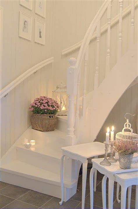 This is because you can achieve this look based on using furniture pieces. 40 Cute And Sweet Shabby Chic Hallway Décor Ideas - DigsDigs