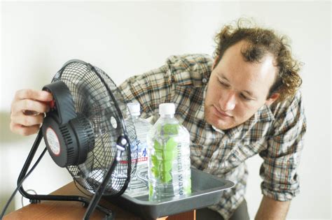 As a result, you'll feel cold air blowing out of the chest. How to Make an Easy Homemade Air Conditioner from a Fan and Water Bottles