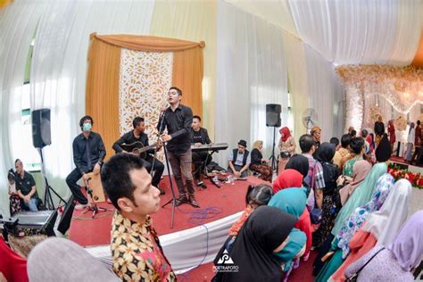 Perlengkapan pernikahan yang mesti dipersiapkan menuju akad & resepsi yang istimewa. 27+ Foto Wedding Elisa+Iqbal Temanggung (Part 4: Dekorasi ...