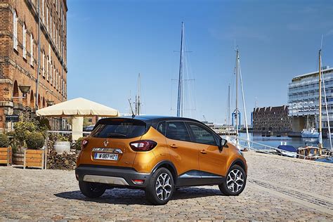 The instrument cluster featured two dials: RENAULT Captur specs & photos - 2017, 2018, 2019 ...