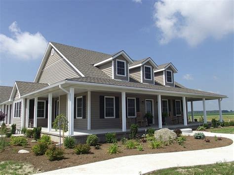 Vinyl siding dramatically and cost effectively transforms the home exterior. Kaycan Vinyl Siding & Shutters [beige siding, cream siding ...
