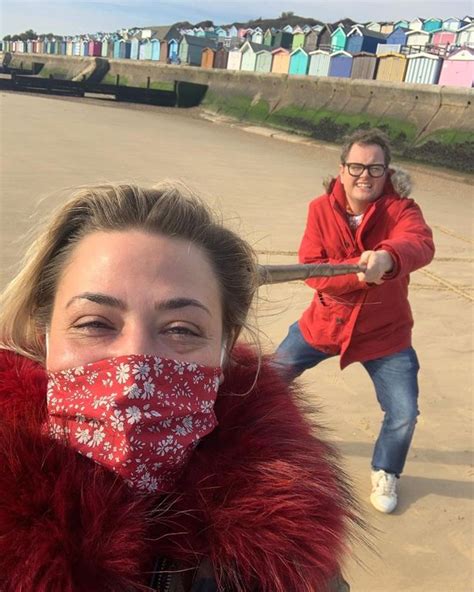 Lisa Armstrong Enjoys Beach Day With Alan Carr As Fans Say Its Great