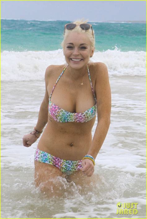 lindsay lohan bikini babe in hawaii photo 2609675 bikini lindsay lohan photos just jared