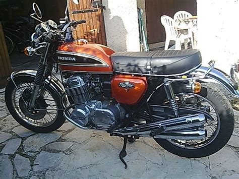 La honda cb 750 four, por su características puede ser perfectamente la abuela de las deportivas modernas. Honda 750 FOUR K6 de 1976 - Location tournage cinéma avec ...