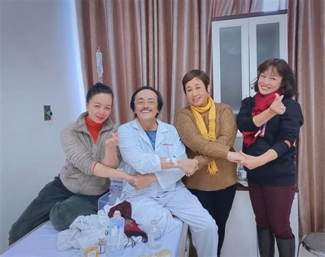 Chia sẻ với phóng viên dân trí trước đó, giang còi cho biết bệnh ung thư khiến anh mất tiếng, các bác sĩ thông báo anh chỉ còn sống được 2 năm nữa… hà thanh Nghệ sĩ Giang Còi bị ung thư hạ họng giai đoạn 3