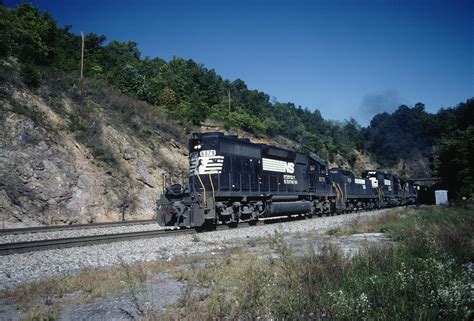 Railfan Hot Spot Ns 6078 Leading A Freight Train Montgomery Tunnel