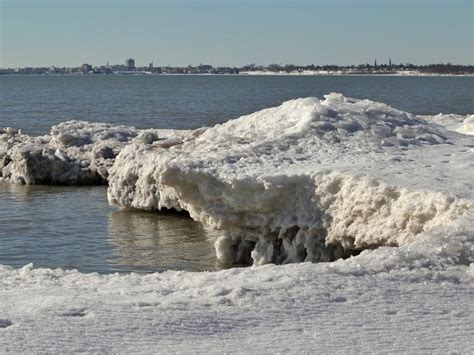 20 People Saved From Floating Ice In Lake Erie Officials Detroit Mi