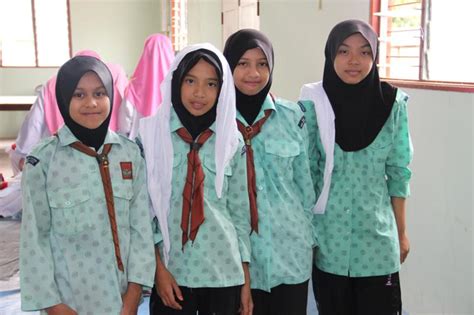 Sekolah yang menjadi sekolah pertama (perintis ) menubuhkan tkrs ialah sekolah kebangsaan seri melati, kuala lumpur yang sekarang ini dikenali dengan nama sekolah kebangsaan setapak indah. Perkhemahan Unit-Unit Beruniform 2013 | ...sk tg bariah ...
