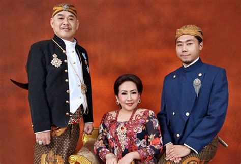 Maybe you would like to learn more about one of these? Melalui Foto Ini, Roy Kiyoshi Ungkap Siapa Orangtua Angkatnya
