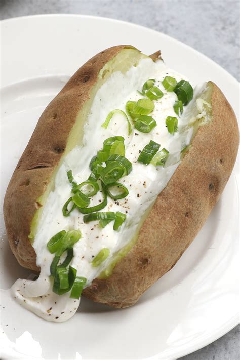 If you are making four potatoes, heat no longer than 12 minutes. How Long to Microwave a Potato (Microwave Baked Potato ...