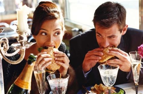 4 Worst Table Manners You Can Have On A First Date