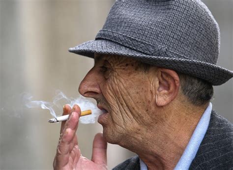 Experts Say Smoking Can Cause Skin Wrinkles