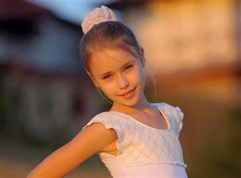 Hd Wallpaper Hanna Portrait At Sunset Girl S White And Pink