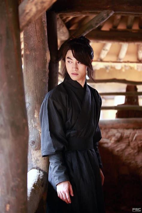 He made his acting debut in the television series my husband got a family in 2012 for which he received best young actor award at the korea drama awards. #kwakdongyeon | Фото с лошадьми, Готические мужчины ...