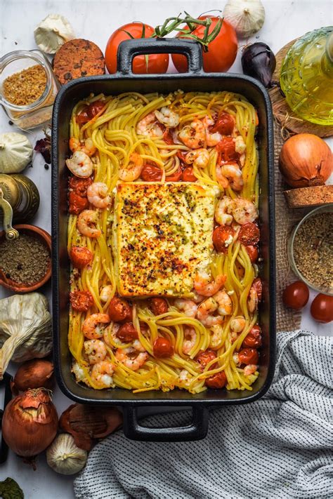 Ofen Spaghetti mit Feta Tomaten und Garnelen