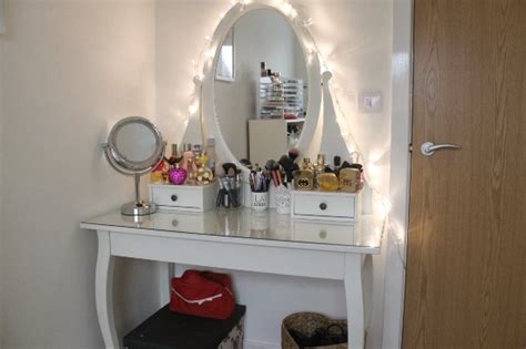 Hollywood dressing table set led lighted makeup vanity. 51 Makeup Vanity Table Ideas | Ultimate Home Ideas