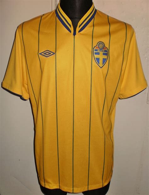 Includes the latest news stories, results, fixtures, video and audio. Sweden Home football shirt 2012 - 2013.