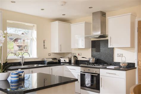 An ensuite doesn't necessarily need a huge amount of room. Modern 5* kitchen | Sleek kitchen, Bedroom with ensuite ...