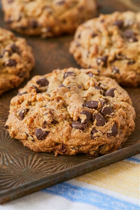 Levain Bakery Style Giant Chocolate Chip Walnut Cookies