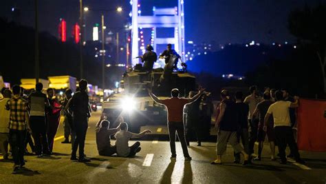 Turquie prison à vie pour des dizaines de militaires impliqués dans le