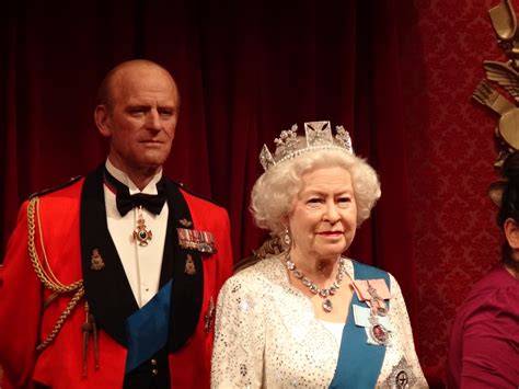 Portanto, em tempos de kate middleton e meghan markle vamos cada vez mais ver essas peças estupendas. As casas da Rainha Elizabeth II