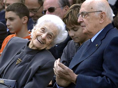 Lo llamé nerve growth factor (ngf, factor de crecimiento nervioso), y durante casi medio siglo estuvo en entredicho, ¡hasta que se reconoció su validez y en 1986 me dieron por ello el premio nobel! Rita Levi Montalcini, ritratto in 40 immagini del Premio ...