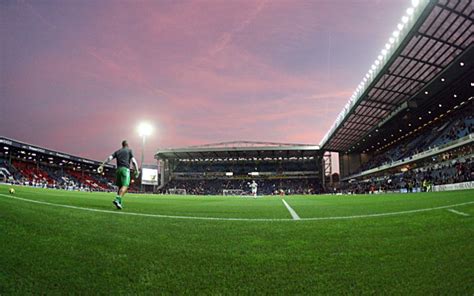 Het deed dienst als de hoofdlocatie van de olympische zomerspelen 2012. Ranking all 54 stadiums in Premier League history - where ...
