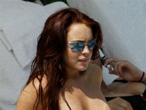 Lindsay Lohan Topless On The Beach Show Her Big Boobs Hot Global Pics
