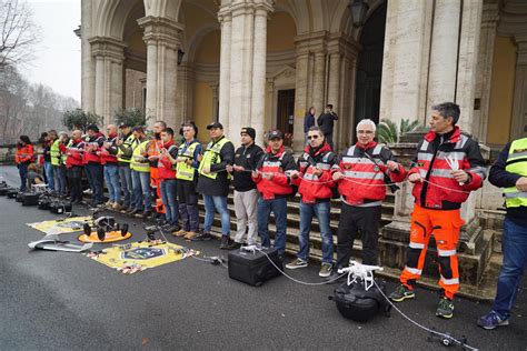 Concerti, mostre, eventi, teatri, cinema, tutte le news e calendari di eventi e a roma. Manifestazione pacifica a Roma dei volontari del soccorso ...