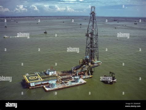 Lake Maracaibo Venezuela Oil High Resolution Stock Photography And