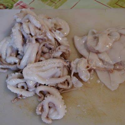 Senza perdermi in chiacchiere vi dico la ricetta di oggi: Polipetti con patate e piselli in umido - In cucina con ...