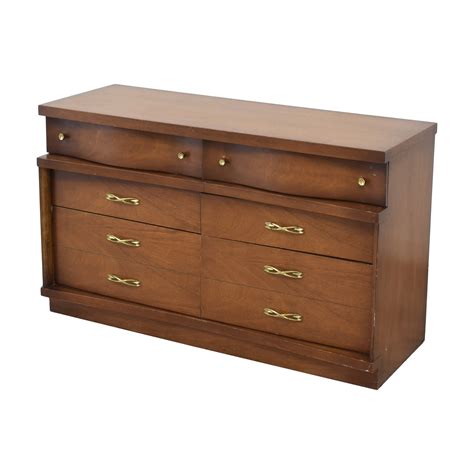 Romantic silhouettes and handcrafted beauty make our collection of dressers together with the artisan furniture builders at bassett, you can create a soothing, warm. 72% OFF - Bassett Furniture Bassett Mid-Century Dresser ...