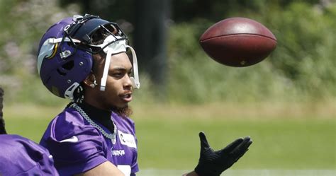 Fantasy Football 2023: Mobile Cheatsheet, Mock-Draft Strategy for Top