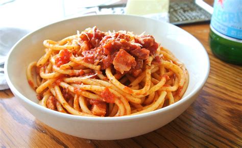 ˈsuːɡo allamatriˈtʃaːna), or alla matriciana (in romanesco dialect), also known as salsa all'amatriciana, is a traditional italian pasta sauce based on guanciale (cured pork cheek), pecorino romano cheese, tomato, and, in some variations, onion. Bucatini all'Amatriciana - No Plate Like Home