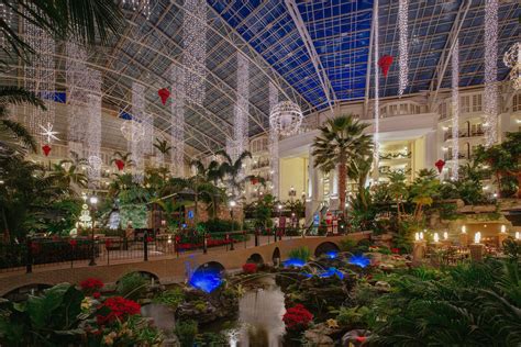 Choose from our curated collections of indoor & outdoor christmas decorations, and add extra cheer with nutcrackers and santa figurines. The Good Life: The Gaylord Opryland Resort — VIP Jackson ...