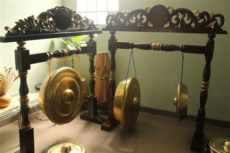 Warisan alat musik tradisional jawa barat memang sangat beragam ✅ yuk simak jenis alat musik sunda serta cara memainkannya. 45SNG: Alat Musik Jawa Barat Adalah