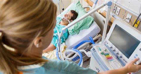 A prática na terapia intensiva envolve equipes multidisciplinares que precisam estar em sintonia para trabalhar de forma correta. G1 - Conheça o dia a dia do enfermeiro intensivista na UTI ...