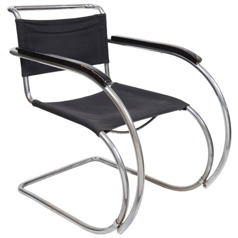 Jedes kissen besteht aus 40 einzelstücken. Ludwig Mis van der Rohe Mr 20 Cantilever Chair Design ...