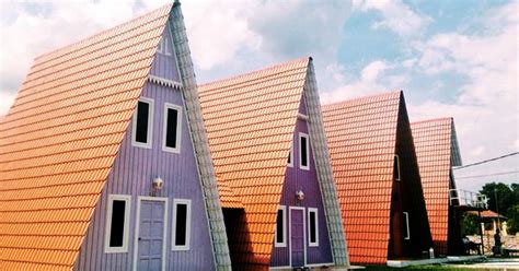 The colours of building imitate the colourful beach huts in australia, give people a sense of pleasant and. GAMBAR Masbro Village: Homestay Warna-Warni Jadi ...