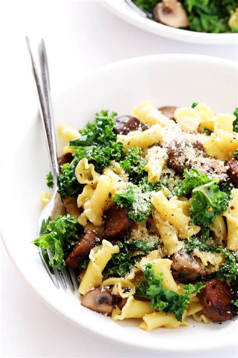Sausages with tomato and spinach sauce. Pasta with Italian Sausage, Kale and Mushrooms | Gimme ...