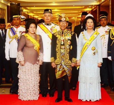 Mdm rosmah mansor is two years mr najib's senior. Dango Mamamat: First Lady Of Malaysia ... sah sah