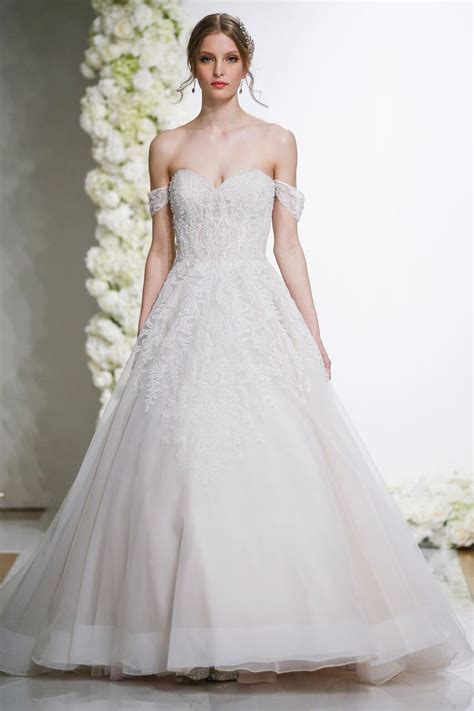 Shop over 360 top types of dresses and earn cash back all in one place. 6 Wedding Dress Sleeve Styles All Brides Need to Know ...